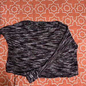 Medium long sleeve top